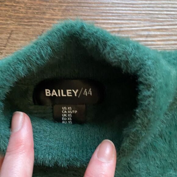 BAILEY 44 Gorgeous Green mock Neck Sweater cropped soft Luxurious Texture sz XS - Picture 12 of 16